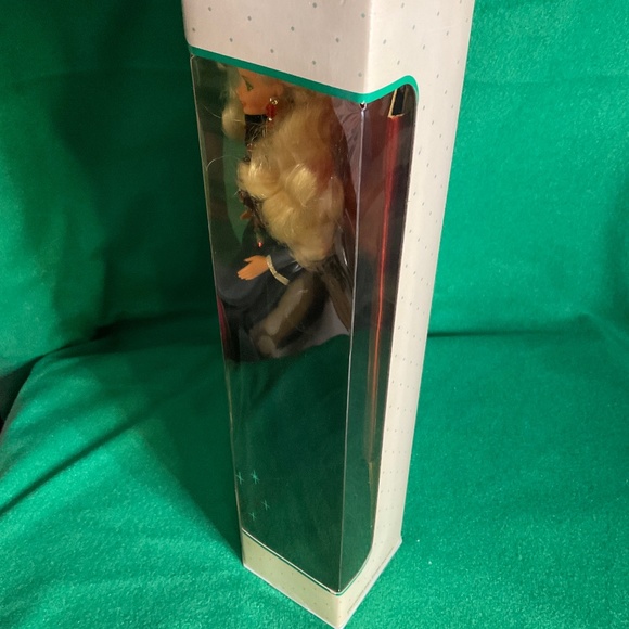 Barbie Holiday Special Barbie 1991 NRFB MINT CONDITION by Mattel Vintage - Picture 8 of 14